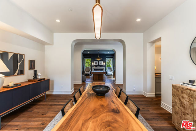 2052 Shadow Creek Drive, Agoura Hills CA: https://media.crmls.org/mediaz/b7be770e-91c7-4f4a-bf98-ae24294598a5.jpg