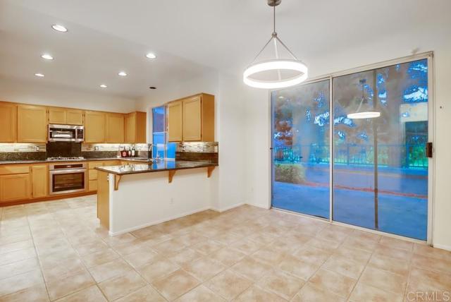 2300 Palomira Court, Chula Vista CA: https://media.crmls.org/mediaz/b7be97d6-e5e9-4ee1-874c-54f40d610faa.jpg