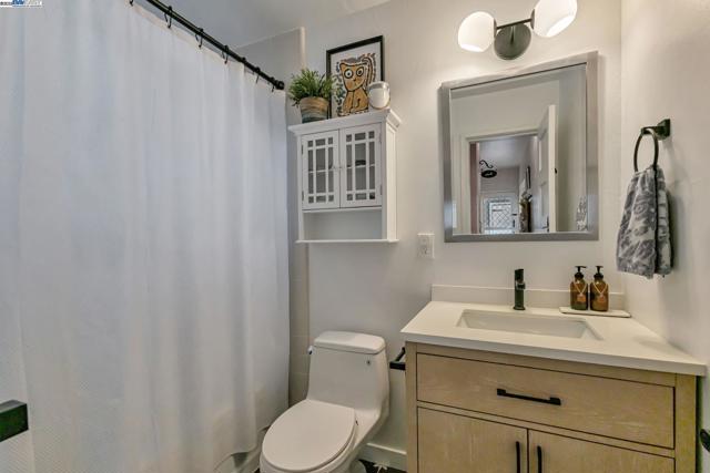2019 E St, Hayward CA: https://media.crmls.org/mediaz/b7beefad-4621-41bc-8f60-f05ec9bc4893.jpg