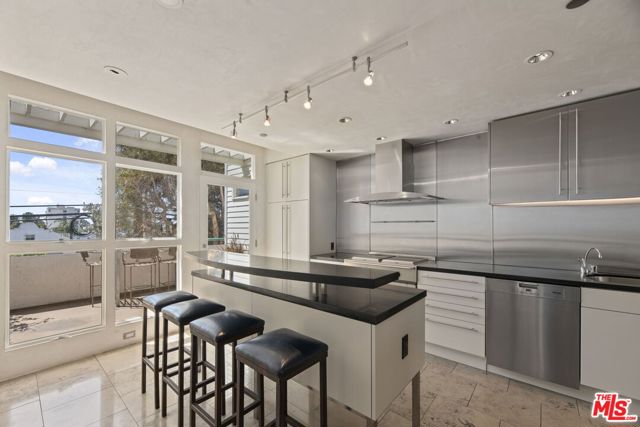 2115 3rd Street, Santa Monica CA: https://media.crmls.org/mediaz/b7bf5d75-ad58-4789-830a-e2b7ed42b356.jpg