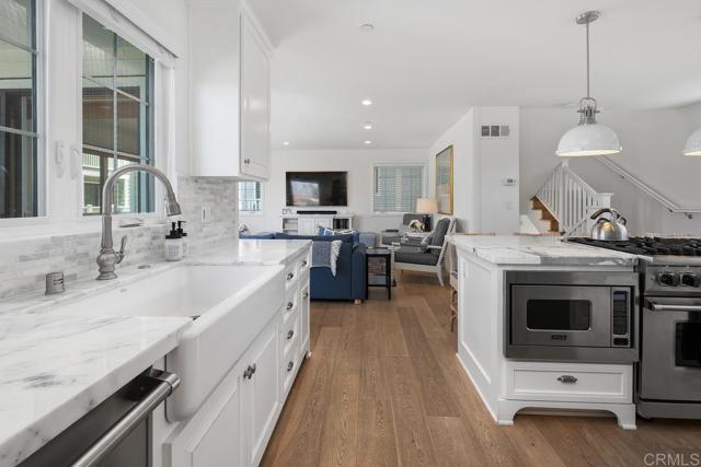 Detail Gallery Image 8 of 22 For 8014 La Jolla Shores Dr, La Jolla,  CA 92037 - 3 Beds | 3/1 Baths