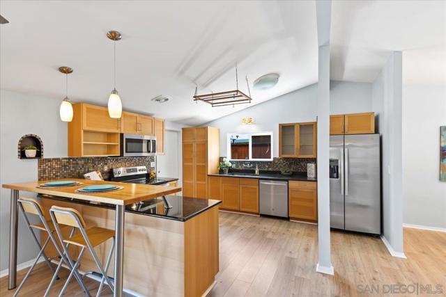 9021 Ronda Ave, San Diego CA: https://media.crmls.org/mediaz/b7c02531-96a7-4ee7-ae22-195a6db701c4.jpg