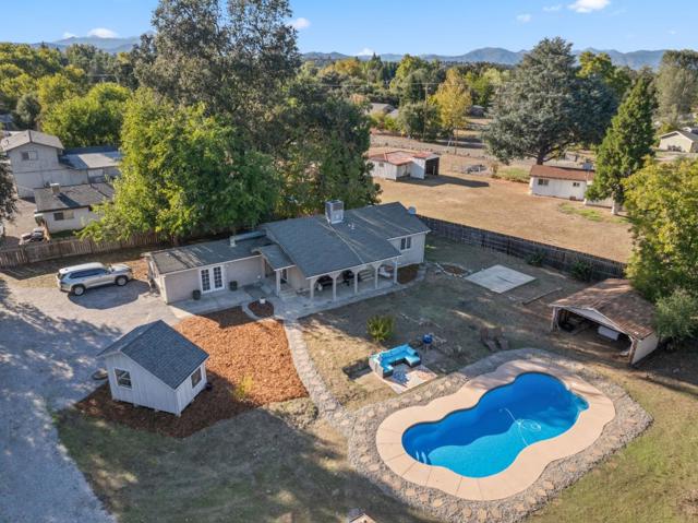 5367 Rosswood Lane, Redding CA: https://media.crmls.org/mediaz/b7c05d9e-0422-451b-9291-6d1e38d55194.jpg