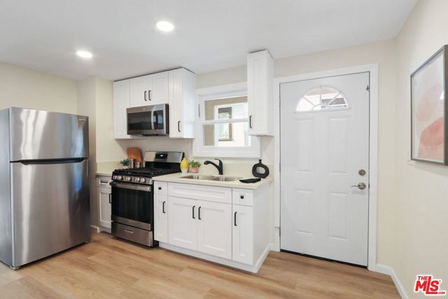 Image 13 of 40 For 528 Daisy Avenue