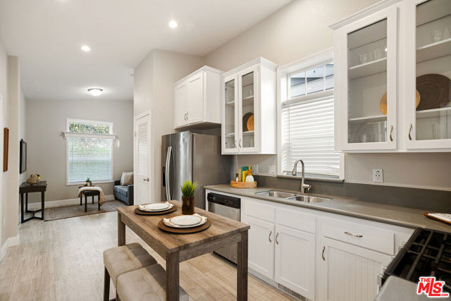 8250 Lankershim Boulevard, 29 photo 6