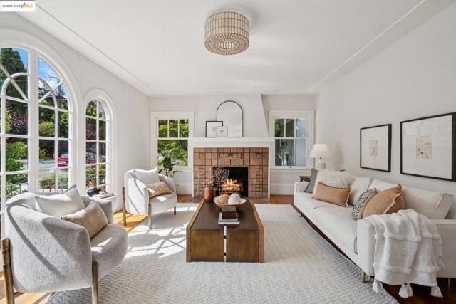 5429 Belgrave Pl., Oakland CA: https://media.crmls.org/mediaz/b7c12142-d5da-422b-a453-ea4d6276a145.jpg