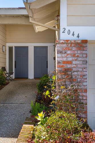 2044 Fairmont Drive, San Mateo CA: https://media.crmls.org/mediaz/b7c163cb-a209-4564-8cd4-31ccb5caa3eb.jpg