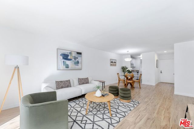 20134 Leadwell Street, Winnetka CA: https://media.crmls.org/mediaz/b7c16d43-324e-4e67-823f-a5b5a9109336.jpg