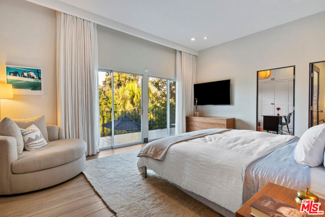 3631 Buena Park Drive, Studio City CA: https://media.crmls.org/mediaz/b7c19aea-8d8e-4d2e-a617-2cde7fa1b6e9.jpg