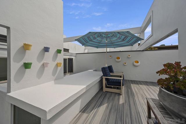 356 Prospect Street, La Jolla CA: https://media.crmls.org/mediaz/b7c1d639-a8be-4a4e-95db-d55698db41bb.jpg