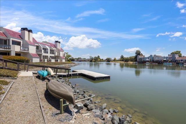 203 Shorebird Circle, Redwood City CA: https://media.crmls.org/mediaz/b7c2be07-5105-4f4d-8ba6-db09c1310ddc.jpg