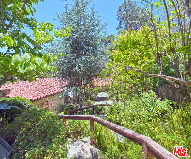 2228 Vista Del Mar Place, Los Angeles CA: https://media.crmls.org/mediaz/b7c2d217-9a6f-4414-a235-2c211639537d.jpg