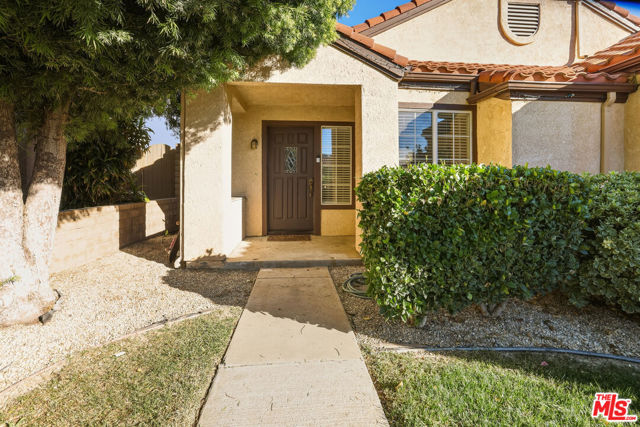 2538 Lowell Court, Simi Valley CA: https://media.crmls.org/mediaz/b7c2e939-3b69-48a8-ba81-e0d3d54898c4.jpg