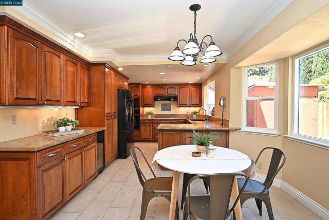5091 Saint Celestine Ct, Concord CA: https://media.crmls.org/mediaz/b7c2f228-29a4-4674-81e3-8dcc041d41e5.jpg