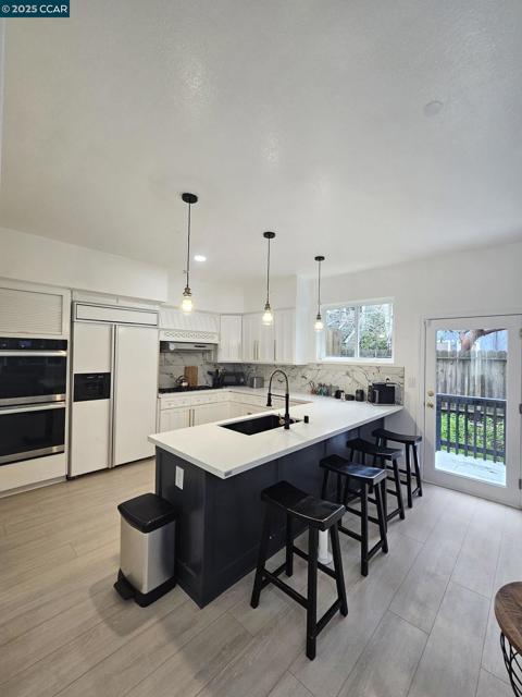 2785 Butters Dr, Oakland CA: https://media.crmls.org/mediaz/b7c3d92b-555a-43af-8b1a-8e2d76989550.jpg