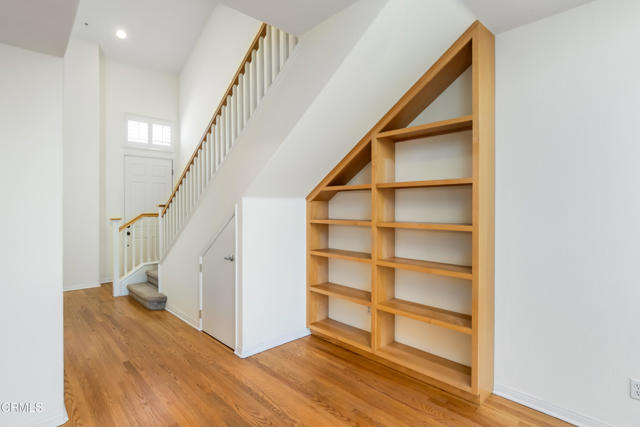 286 N Madison Avenue, Pasadena CA: https://media.crmls.org/mediaz/b7c41a1c-c56c-450d-b745-2e96e4697695.jpg