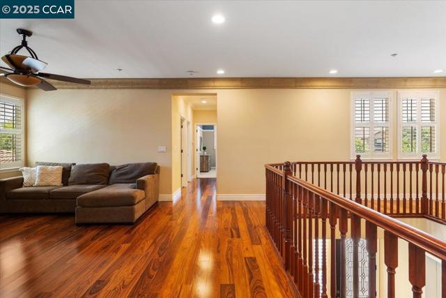 1669 Albani Place, Brentwood CA: https://media.crmls.org/mediaz/b7c4432b-492c-437d-a9c5-fc7dd09030dd.jpg