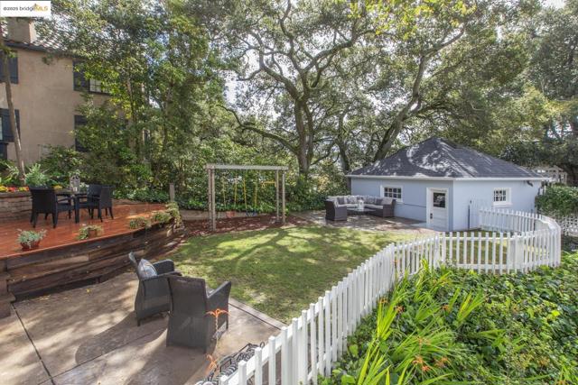 1 Brookside Avenue, Berkeley CA: https://media.crmls.org/mediaz/b7c4de02-35ba-4c62-8477-4f4cd3add94c.jpg