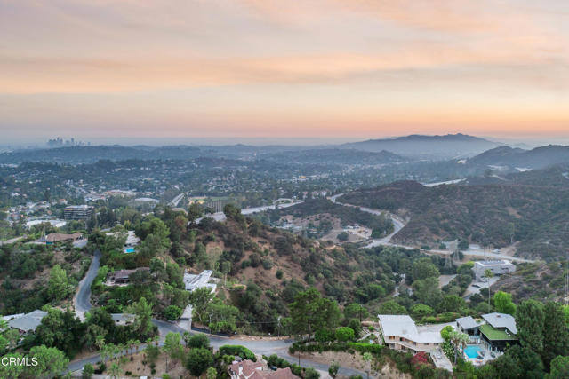 1240 Chateau Road, Pasadena CA: https://media.crmls.org/mediaz/b7c51267-80c2-46f9-b2d5-551490c33ded.jpg