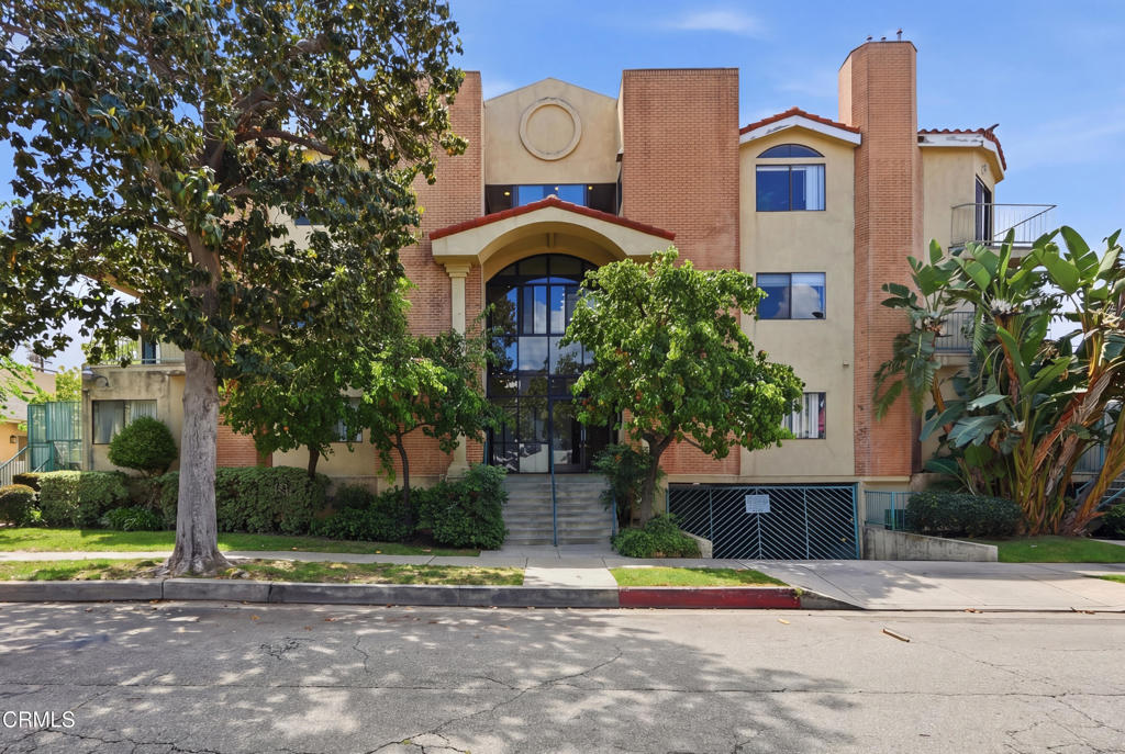 450 W Dryden Street #303