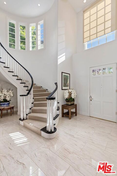 2322 Canyonback Road, Los Angeles CA: https://media.crmls.org/mediaz/b7c568bb-7da1-4aff-a68c-5b6520f3b9c0.jpg