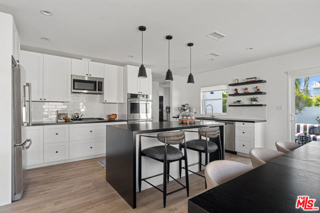 6129 W 76th Street, Los Angeles CA: https://media.crmls.org/mediaz/b7c5696e-2233-4745-afee-2ad9b070cfcf.jpg