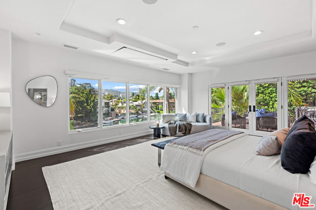 9928 Toluca Lake Avenue, Toluca Lake CA: https://media.crmls.org/mediaz/b7c5cf4d-eab6-4b05-8c31-9d9b82832b87.jpg