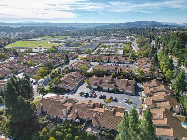 15662 Via Calanova, San Diego CA: https://media.crmls.org/mediaz/b7c5d0e4-a5d4-49f7-b428-1734c1efface.jpg