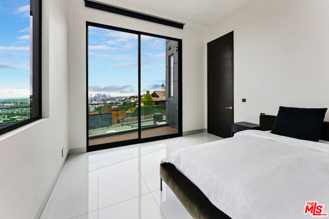 1545 Marlay Drive, Los Angeles CA: https://media.crmls.org/mediaz/b7c5df19-fe7a-4449-8ce6-f65861dd8dec.jpg