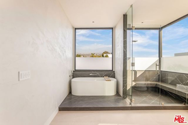 9405 Sierra Mar Place, Los Angeles CA: https://media.crmls.org/mediaz/b7c6a704-5461-4736-9e22-9cd60c0ab15e.jpg