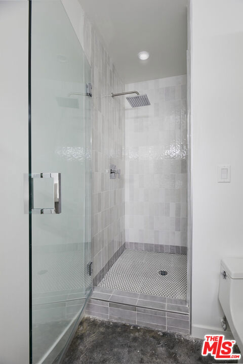 305 San Vicente Boulevard, Santa Monica CA: https://media.crmls.org/mediaz/b7c6e479-f76a-4cc6-bbf5-9154d85ae732.jpg