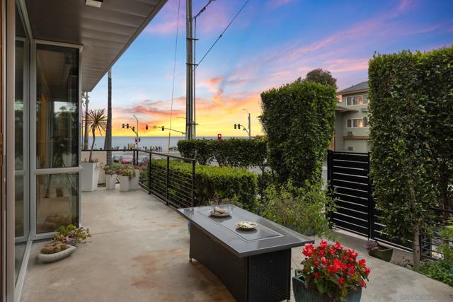 165 Pine Ave, Carlsbad CA: https://media.crmls.org/mediaz/b7c75ca0-e137-4b42-ba8d-a85c0c9bfad3.jpg