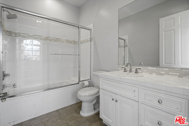 22510 La Quilla Drive, Chatsworth CA: https://media.crmls.org/mediaz/b7c7b560-2bf1-445f-9f62-8846b8f9c9f0.jpg