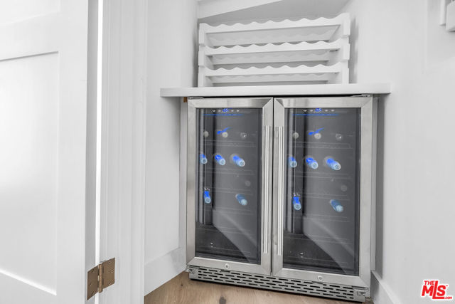 Image 18 of 43 For 2620 Grand Canal