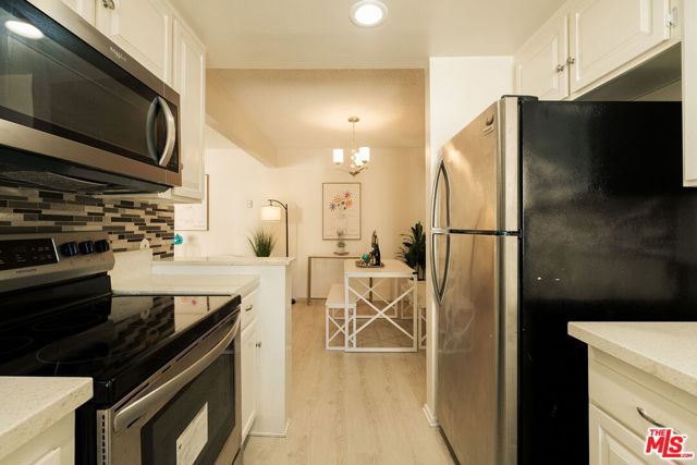 1754 North Kenmore Avenue, 202 photo 8