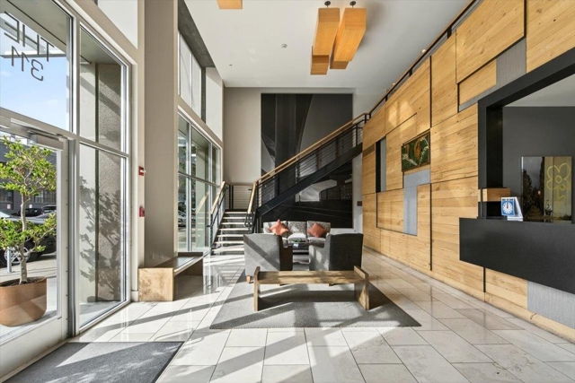 311 Oak St, Oakland CA: https://media.crmls.org/mediaz/b7c93478-c8fc-447c-b3b2-c79c0ac4132d.jpg