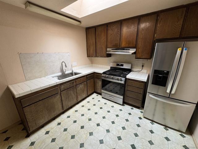 10490 Stanfield Cir, San Diego CA: https://media.crmls.org/mediaz/b7ca2ce0-72c5-45a5-b806-5396dcc1de95.jpg