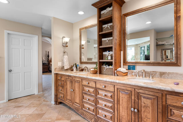 5924 Rainbow Hill Road, Agoura Hills CA: https://media.crmls.org/mediaz/b7ca3162-fa7c-462c-b4da-25b5366da137.jpg
