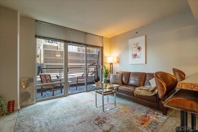 425 W Beech St, San Diego CA: https://media.crmls.org/mediaz/b7cae22a-acba-42ef-8fed-1d6372c701dc.jpg