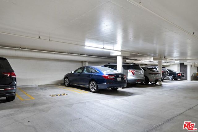 2132 Century Park Lane, Los Angeles CA: https://media.crmls.org/mediaz/b7caefa2-6edb-4bb9-8de1-d35b63a9ac6c.jpg