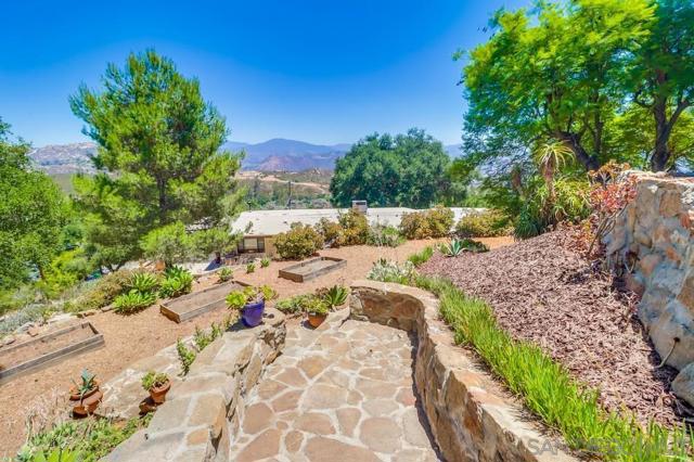 255 Highline Trl, El Cajon CA: https://media.crmls.org/mediaz/b7cb061c-ec27-45c6-9a3c-b9db72e9e5a1.jpg