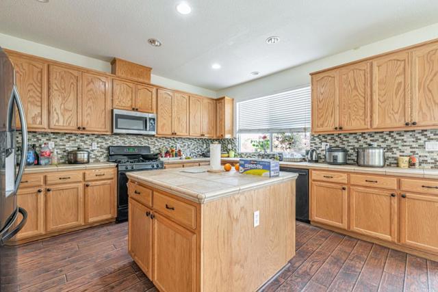 5305 Gold Creek Circle, Discovery Bay CA: https://media.crmls.org/mediaz/b7cb6701-3ecc-478b-903e-676b0209628f.jpg