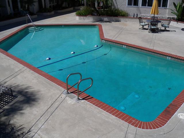 3920 Riviera Drive, Pacific Beach (San Diego) CA: https://media.crmls.org/mediaz/b7cb70ba-3046-4936-920f-b1507d158c95.jpg