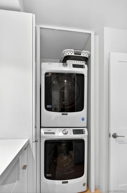 1810 Avenida Del Mundo, Coronado CA: https://media.crmls.org/mediaz/b7cbc24c-4209-487e-80cd-b612cd6f6d0a.jpg