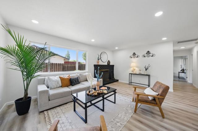 1693 Greentree Drive, Concord CA: https://media.crmls.org/mediaz/b7cd2a92-8d14-47d8-85a6-8bc78ce9b055.jpg
