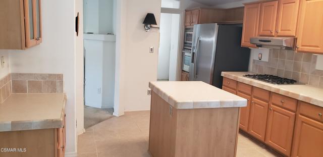 195 Tierra Rejada Road, Simi Valley CA: https://media.crmls.org/mediaz/b7cd6352-a7ad-4ce6-8f52-d718468d6117.jpg