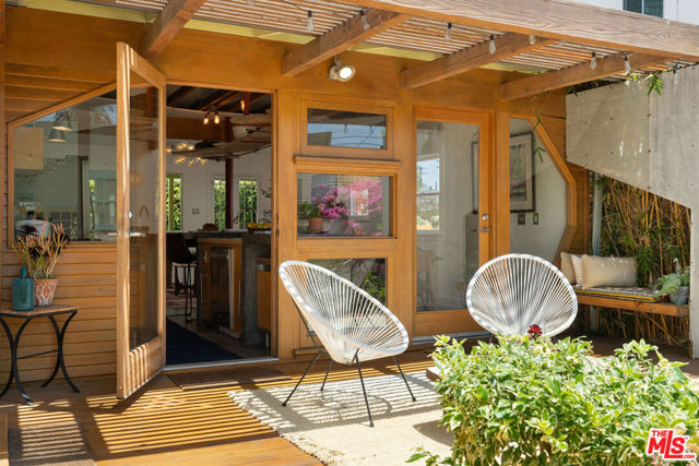 2311 Glencoe Avenue, Venice CA: https://media.crmls.org/mediaz/b7cd88a8-9c63-4aa8-8edd-a07bcb95efcf.jpg