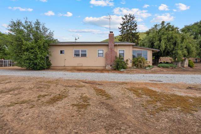 804 Comstock Road, Hollister CA: https://media.crmls.org/mediaz/b7cf0174-fd61-4e27-bb41-793678ae358e.jpg