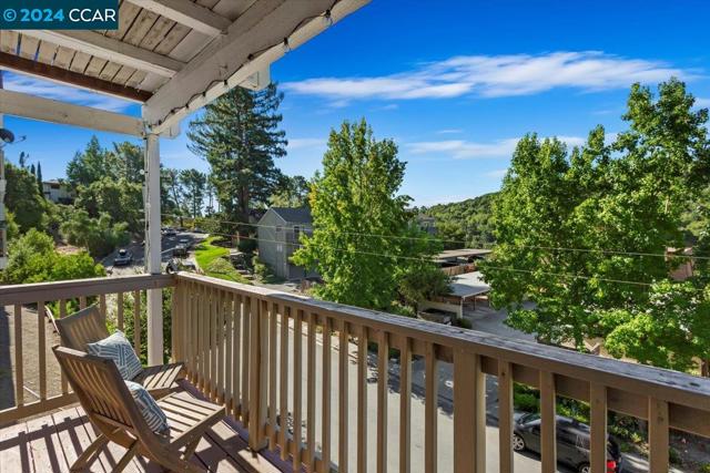 Image 25 of 33 For 122 Ascot Court  C