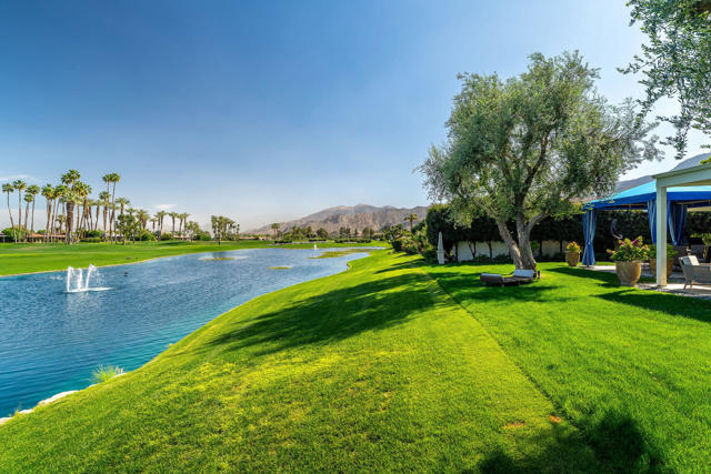 61 Mayfair Drive, Rancho Mirage CA: https://media.crmls.org/mediaz/b7cf4dc4-30b1-4b37-8d83-ebff3a50338d.jpg
